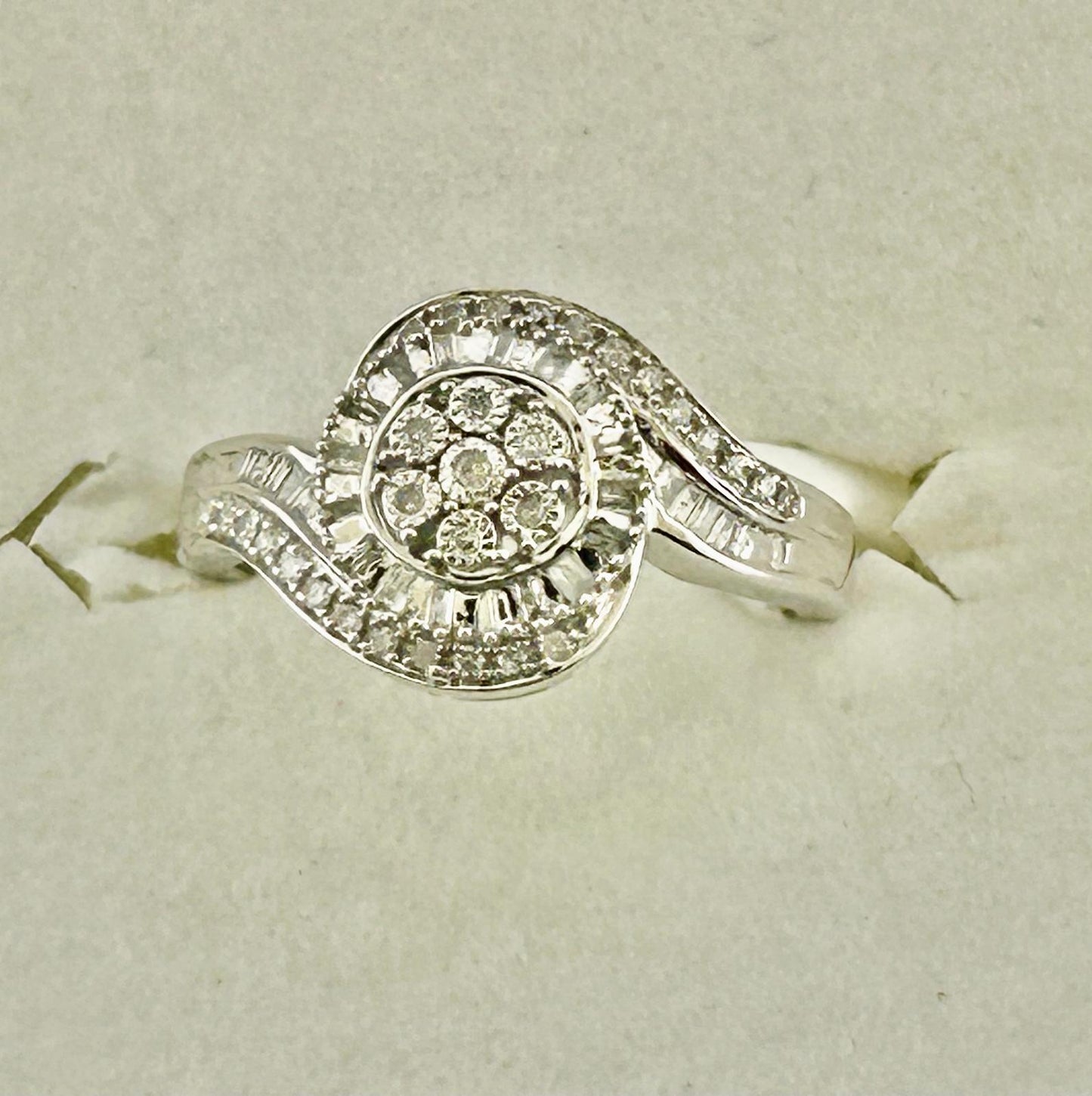 10K white Gold ring with 0.25Ct Diamond/RD1-10282W